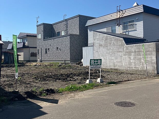 【【現地写真】】周辺に高い建物が少なく、陽当りの良さが魅力です。暖かい陽光を感じられるお住まいが建てられますね。
(2026年6月撮影)
