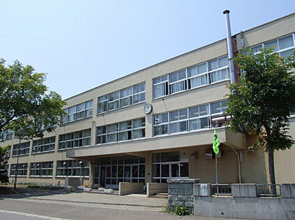 新川中央小学校 500m(徒歩7分)