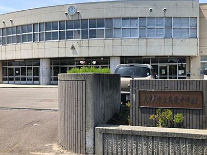 真栄中学校 980ｍ(徒歩14分)