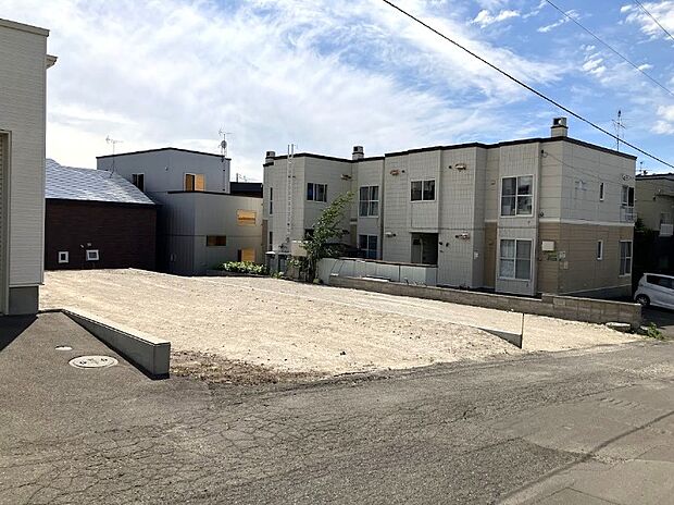 【【現地写真】】徒歩圏内には教育機関や生活利便施設が揃い住環境良好。子育てにも優しい立地です。ぜひ現地をご覧ください。
(2026年7月撮影)