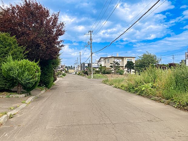 【【現地写真】】経済的で地球環境にもやさしい都市ガスエリアです。周辺には生活利便施設が揃い、日々のお買い物や暮らしにも便利な住環境です。
（2026年9月撮影）