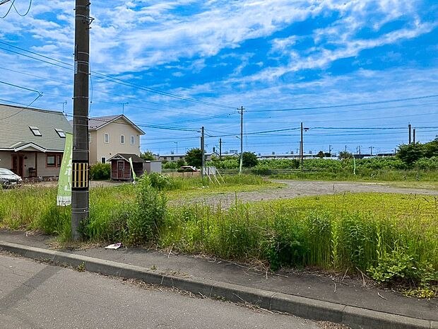 【【現地写真】】道南バス「桜木3丁目」停まで徒歩約6分とバスのご利用にも便利です。通勤やお出掛けもしやすく、日々の移動を快適にサポートします。
（2026年9月撮影）