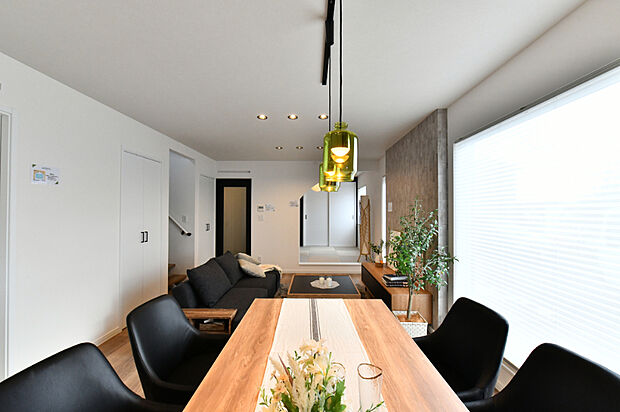 LDKには小上がりの和室があり、のんびり一息つける心地の良い空間を演出しています。