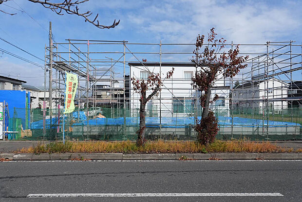 【現地写真】
南西角地につき明るく風通しの良い立地。暖かい陽光と通り抜ける風を感じられますね。
（2025年12月撮影）