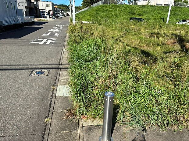 【現地写真】
徒歩圏内には買物施設や公園などが揃い、子育て世帯にもおすすめ。ぜひ周辺環境と合わせて現地をご覧ください。
(2026年10月撮影)