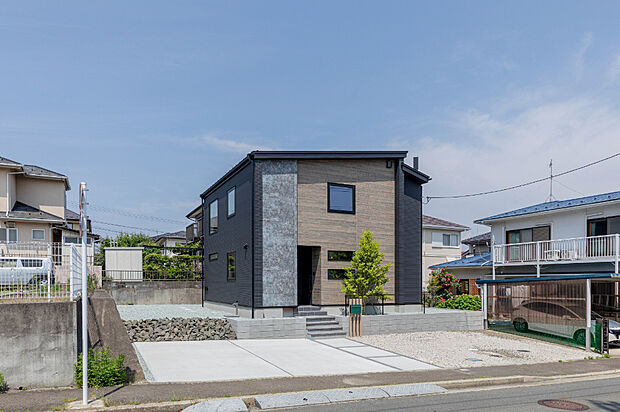 【【外観】】食洗機付きシステムキッチンやオートバス、高機能トイレなど室内設備充実。
環境やお財布にやさしい省エネ設備も整っております。
(2025年6月撮影)