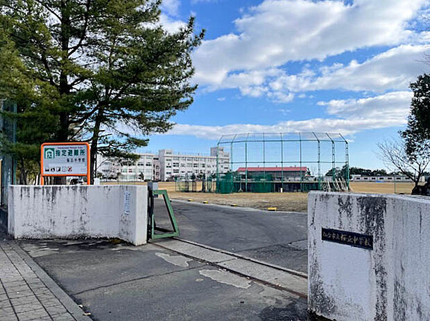 桜丘中学校(約1,100m)