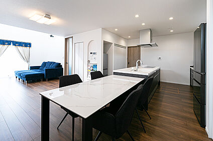 八幡コーポレーション　内観施工事例