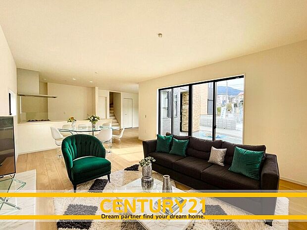 ※家具・CG加工はイメージです。販売価格等には含まれません。
■■憩いのリビング■■
リビングとダイニングの空間機能を活かし、巧みに使い分ける発想が、ライフスタイルに新しいゆとりをもたらします。