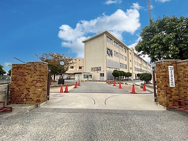 福岡市立多々良中央中学校（約1,460m）