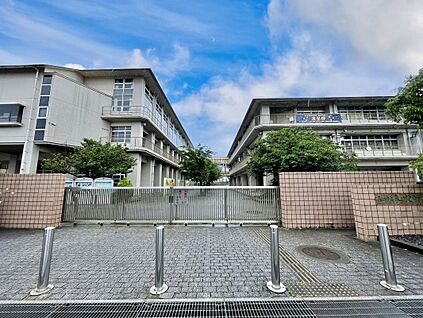 春日市立春日北中学校 721ｍ