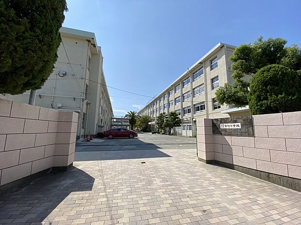 福岡市立宮竹小学校(約735m)