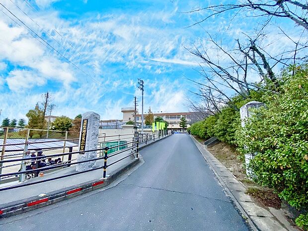 須恵町立須恵第二小学校（約1,600m）