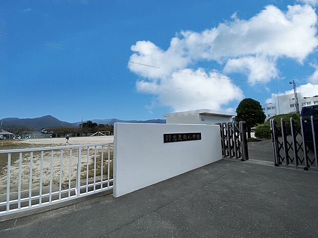 志免町立志免南小学校(約1,100m)