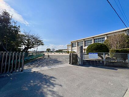 佐賀市立諸富南小学校 890m
