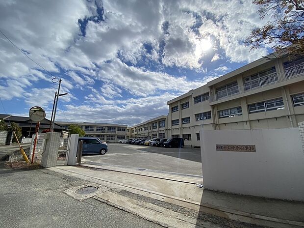 粕屋町立仲原小学校(約1,170m)