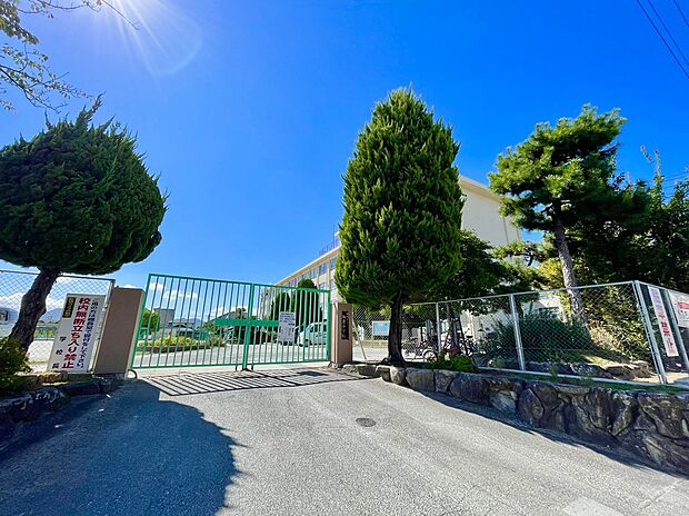 福岡市立飯倉小学校(約412m)