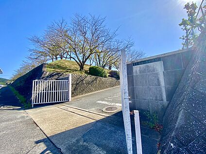 宗像市立自由ケ丘中学校 2300m