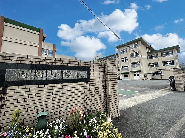 福岡市立内野小学校(約832m)