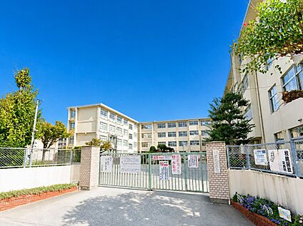 福岡市立石丸小学校 270m