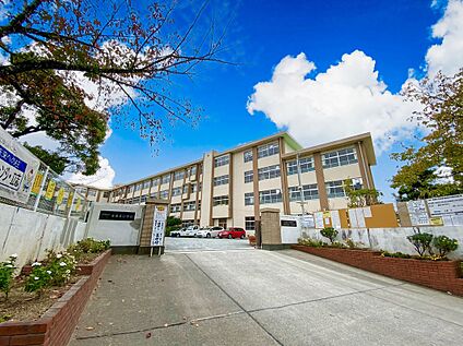 福岡市立香椎東小学校 340m