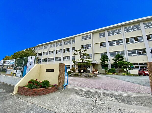 福岡市立長尾中学校(約761m)