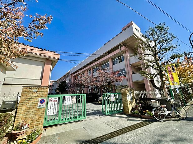 福岡市立東若久小学校（約334m）