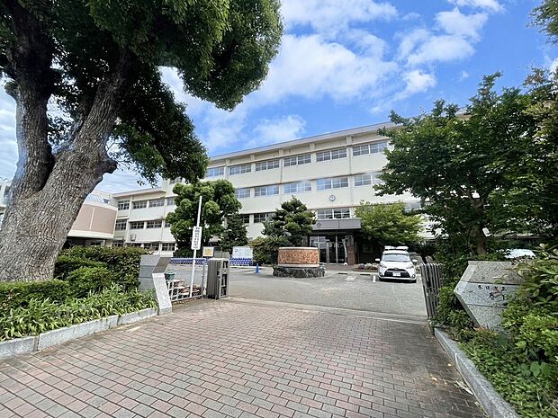 春日市立春日小学校(約954m)