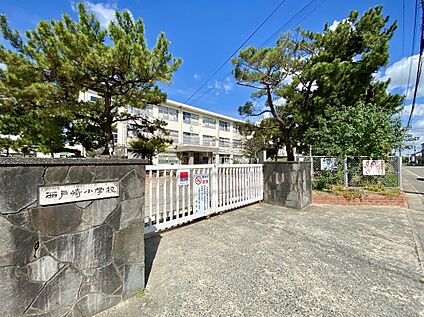 福岡市立西戸崎小学校 490m