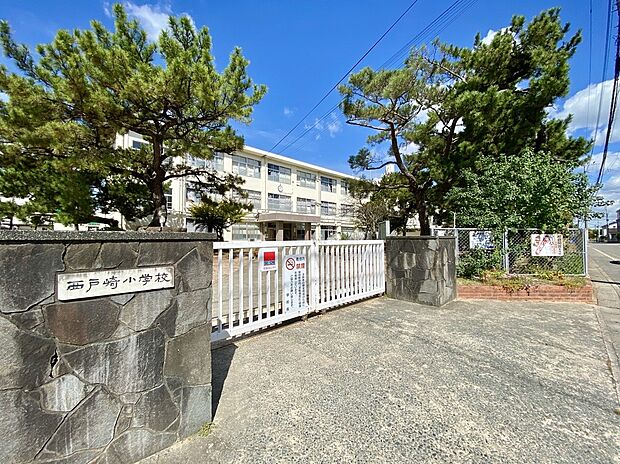 福岡市立西戸崎小学校（約490m）