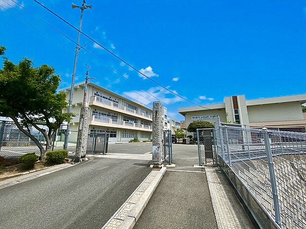 飯塚市立菰田小学校(約940m)