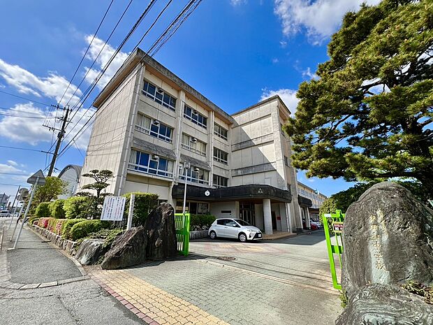 久留米市立牟田山中学校(約769m)