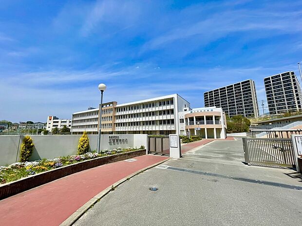 筑紫野市立二日市中学校(約1,035m)
