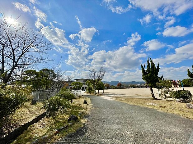 太宰府市立太宰府西小学校(約1,120m)