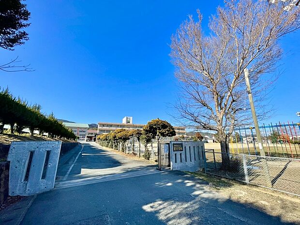 鳥栖市立麓小学校(約2,120m)