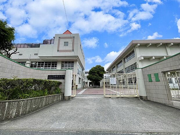 福岡市立小田部小学校 (約1,162m)