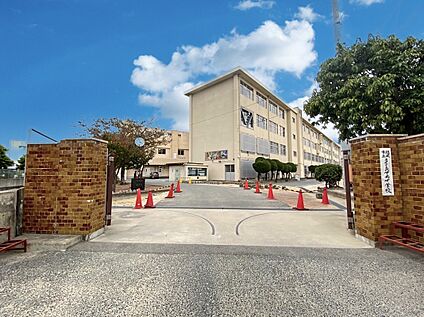 福岡市立多々良中央中学校 950m