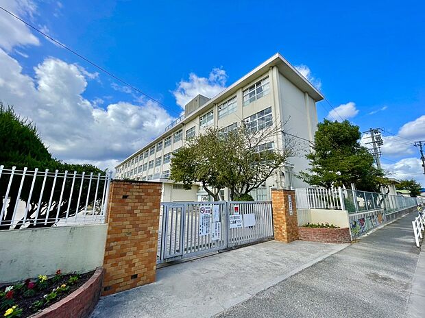 福岡市立弥永西小学校 (約486m)