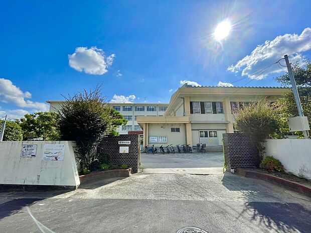 福岡市立老司小学校(約496m)