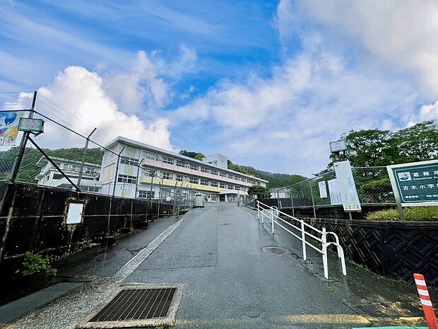 筑紫野市立吉木小学校(約1,400m)