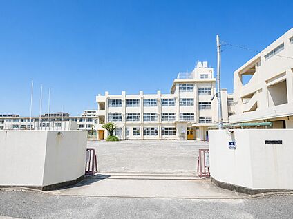 福岡市立内浜小学校 850m
