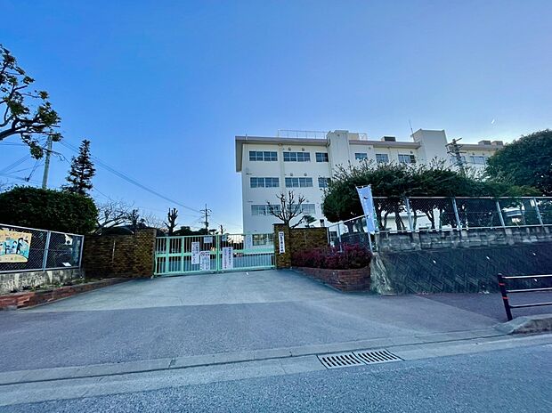 福岡市立東月隈小学校(約423m)