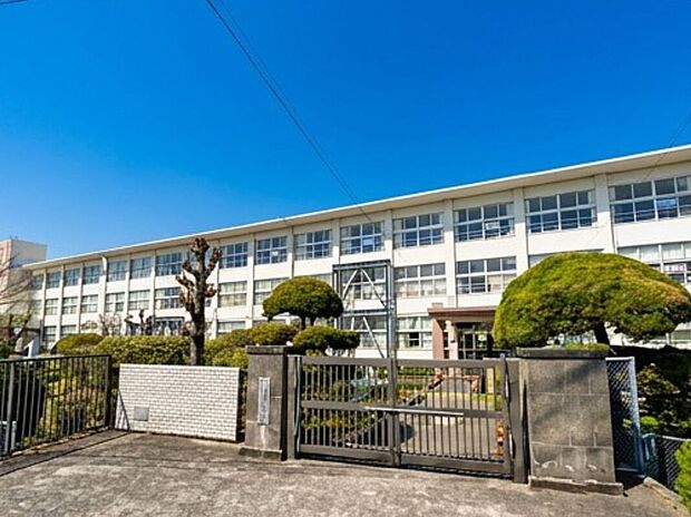 遠賀町立島門小学校 (約450m)
