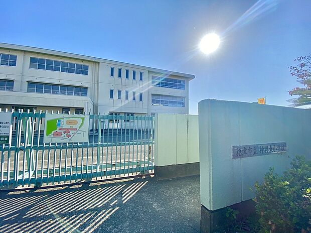 福津市立神興東小学校(約550m)