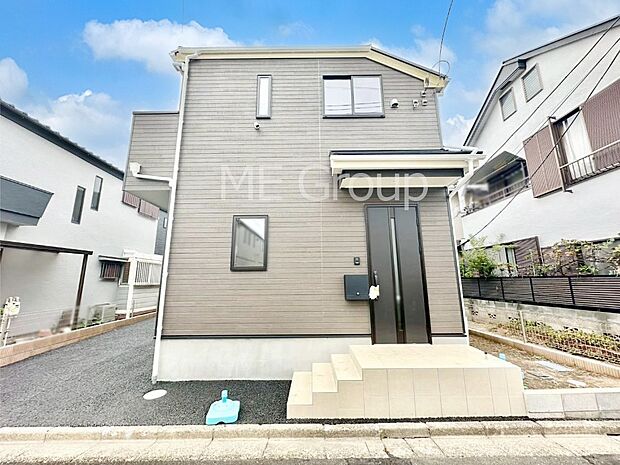 洗練された外観、上質な住空間が広がる室内は永く安心して過ごせる住居です。