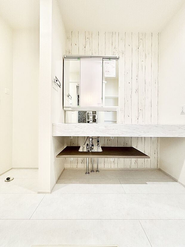 収納力と機能性に優れた洗面化粧台