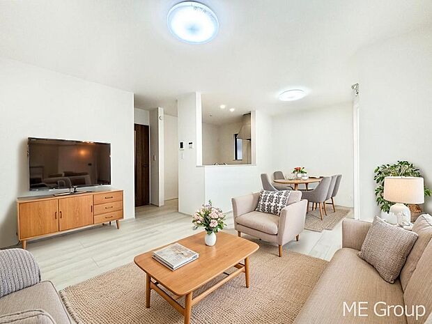 対面キッチン&リビングイン階段を採用したリビング ※家具はCGです