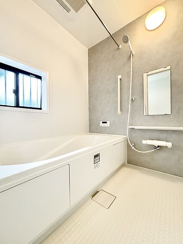 優しい色合いのバスルーム。ゆったりとリラックスできそうですね。