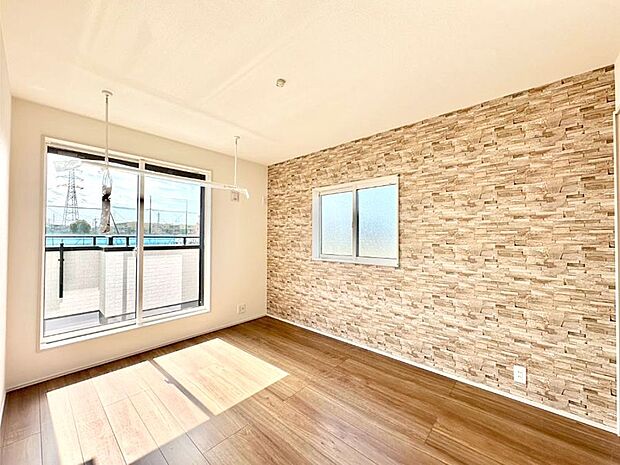 明るいバルコニーサイドに洋室を設置。目覚めの良い寝室に。