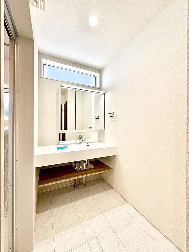 清潔感のある快適空間です。毎日の身支度も気持ち良くお使い頂けます。